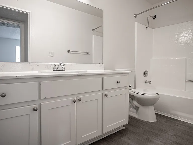 Harbor Cliff Apartments — Photo 28