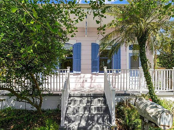 5th image of 616 Pelican Ave