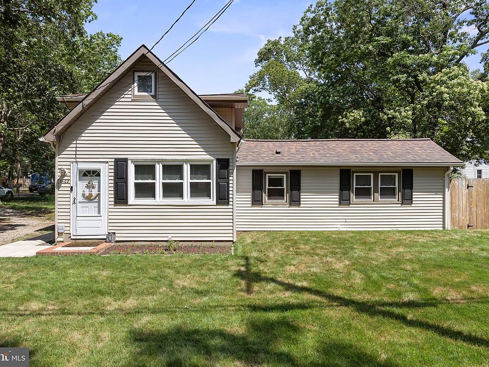 1st image of 1402 E Lakeshore Dr