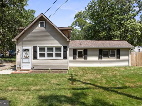 1402 E Lakeshore Dr, Browns Mills, NJ 08015