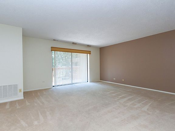 4th image of 120 Lakeview Dr APT 211