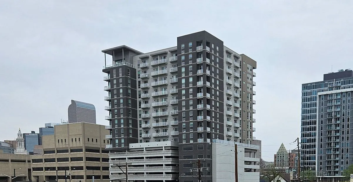 2 bed, 2.0 bath, 2020 sqft, $3,850 — Photo 2