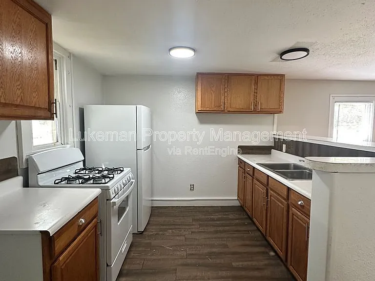 1512 S Burdick St — Photo 3