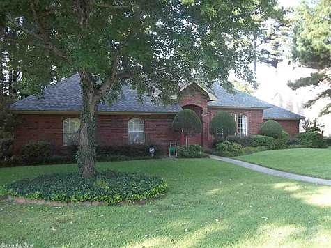 2nd image of 905 Fairway Dr