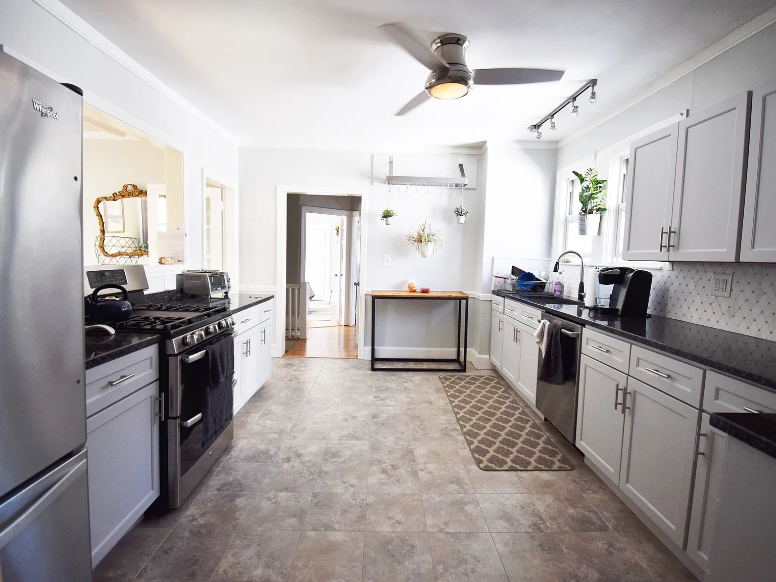 3 bed, 2.0 bath, 1441 sqft, $3,800 — Photo 4