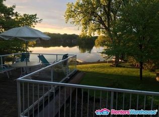 950 Pershing Cir, Burnsville, MN 55306