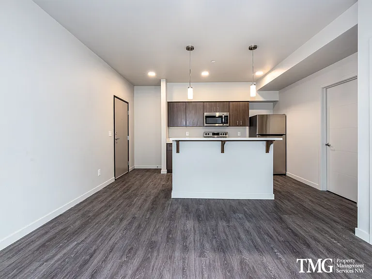 Market Village Apartments — Photo 7