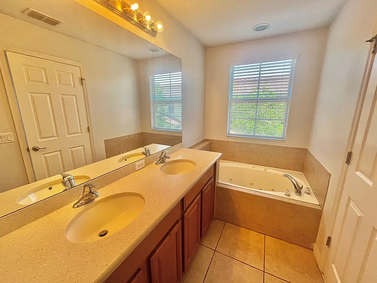 5435 Via Appia Way — Photo 13