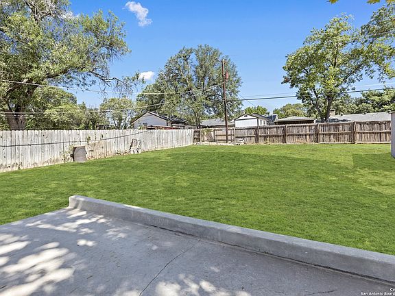 5th image of 2707 Belvoir Dr