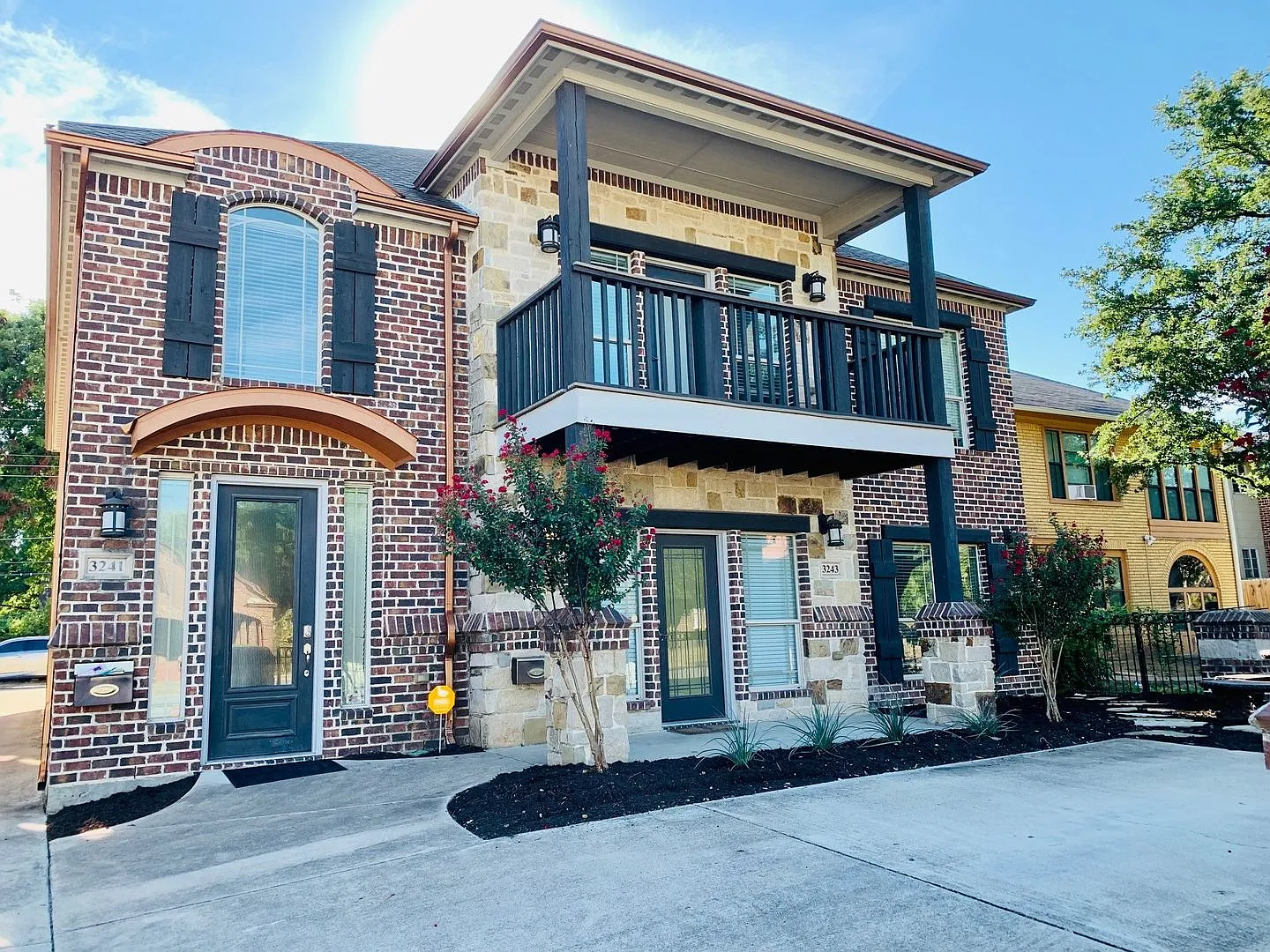** Move In July 11th 2027 $5500 ** 5 Bed 3 Bath ** 1 Minute Walk To Tcu Campus ** — Photo 2
