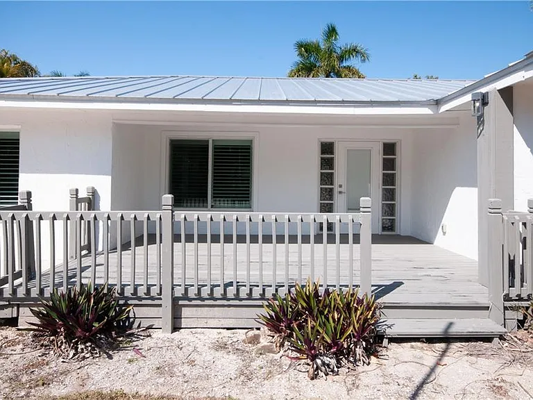 54 Liberty Ln — Photo 4