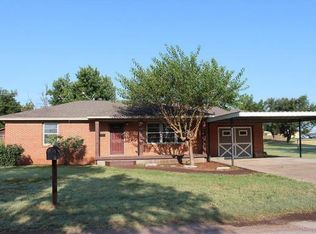 611 N Georgia Ave, Mangum, OK 73554