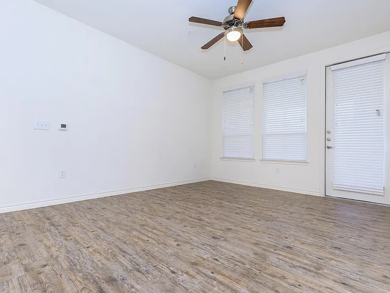 Campus Apartments — Photo 30