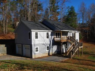 15 Curtis Dr, Hendersonville, NC 28739