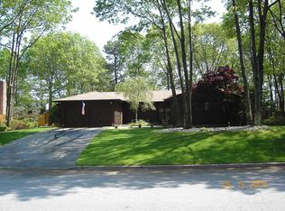 96 Fulton Blvd, Commack, NY 11725