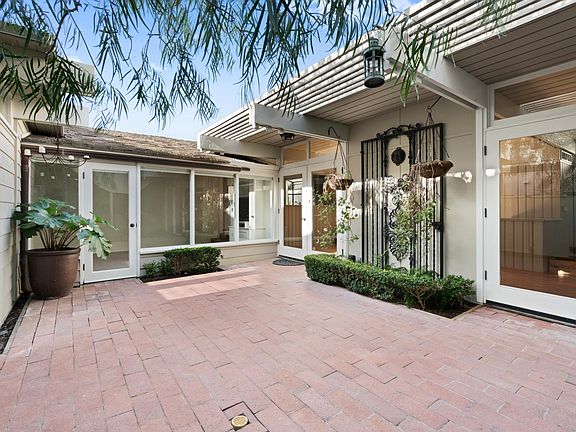 3rd image of 714 Narcissus Ave