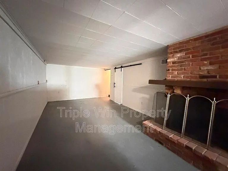2245 Lindsay Ln — Photo 45
