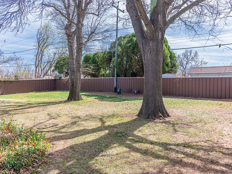 2214 Morgan Dr — Photo 40