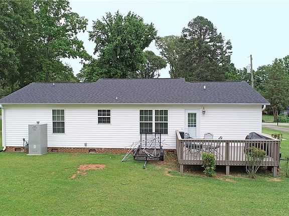 3rd image of 100 Ridge Dr