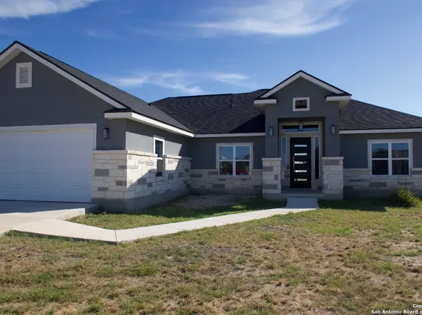 113 Pine Valley, La Vernia, TX 78121