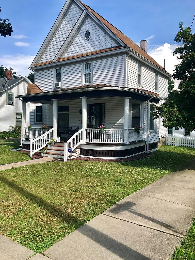 743 W Church St photo 1