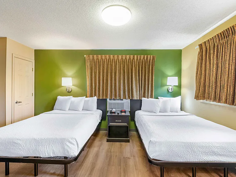 Studio Suite - 2 Full Beds