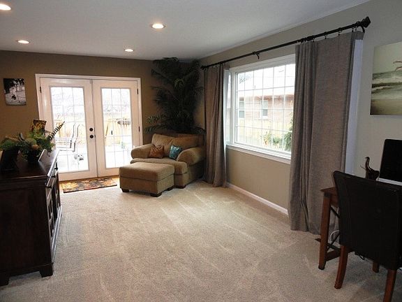4th image of 1710 Newton St