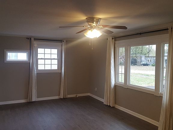 3rd image of 231 Eldorado Ave