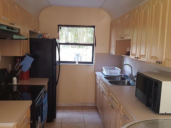 2nd image of 3527 Ivanhoe Ave