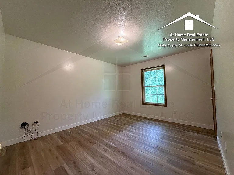 469471 Law Ct — Photo 11