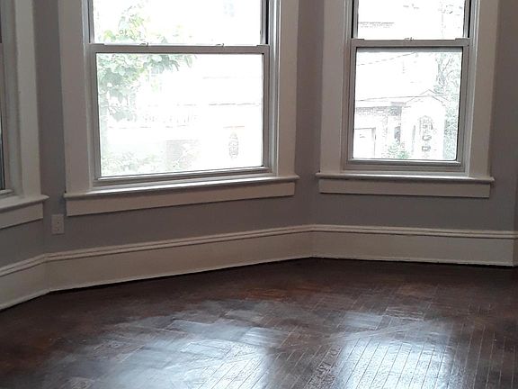 3rd image of 231 Clinton Ave