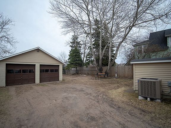2nd image of 506 Fisher St