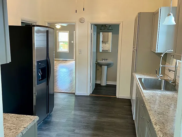 230 N Walnut St — Photo 12