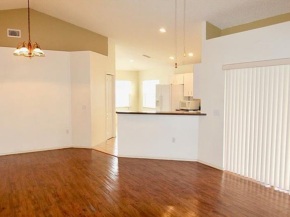 3rd image of 605 Terranova Dr