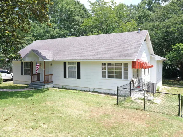1727 Old Bay Springs Rd, Laurel, MS 39440