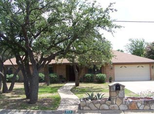 213 Oakview Dr, Kerrville, TX 78028