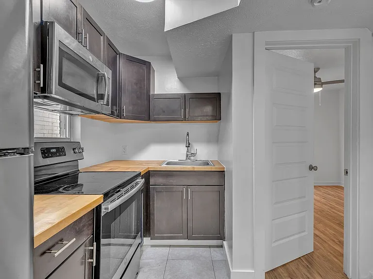 2714 Jefferson St — Photo 1