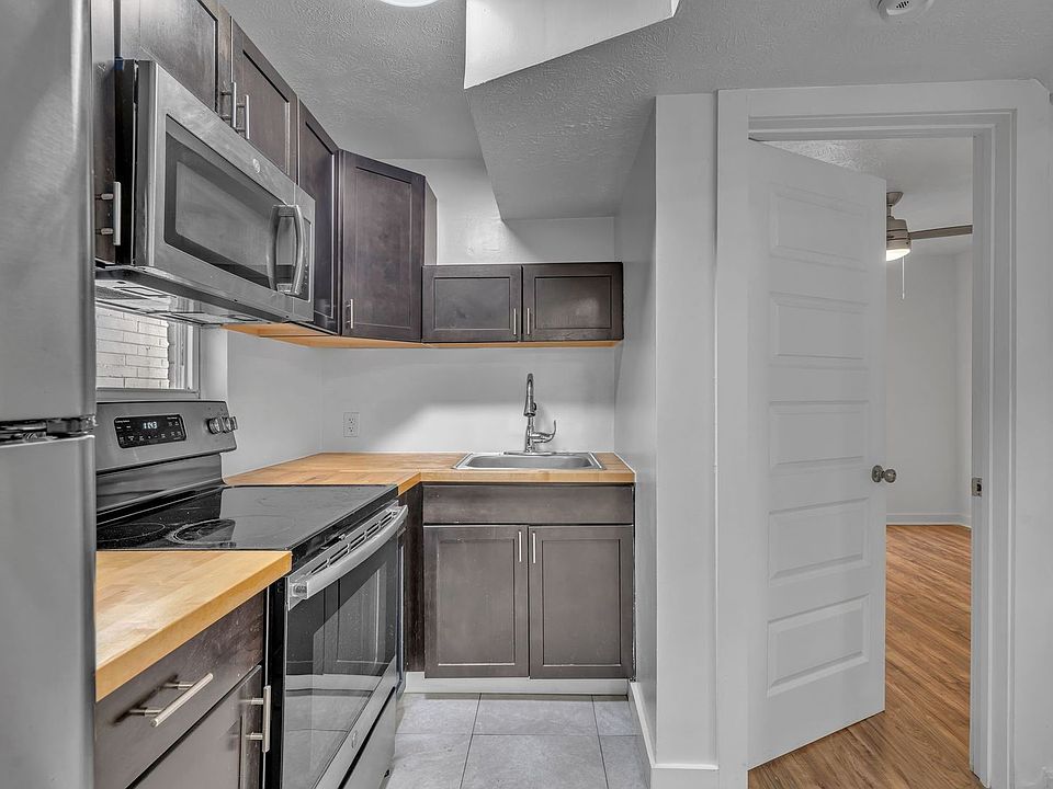 1st image of 2714 Jefferson St APT 111