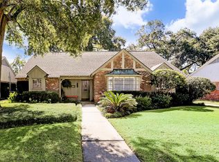 7807 Meadow Lake Ln, Houston, TX 77063