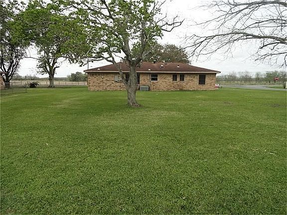 3rd image of 414 Thompson Dr