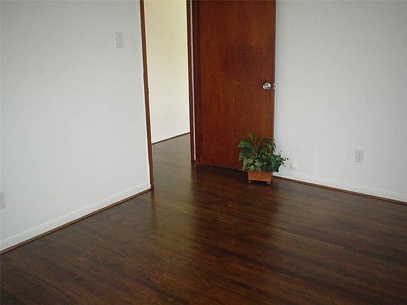 3rd image of 3212 Washington St