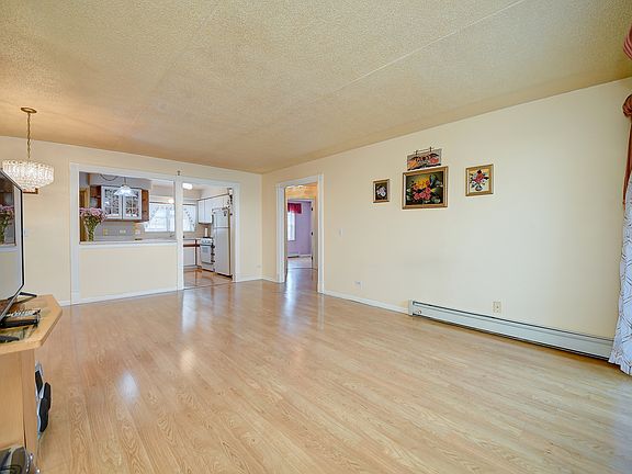 4th image of 6550 W Belmont Ave APT 107