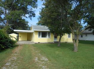 724 Washington St SW, Clay City, IL 62824