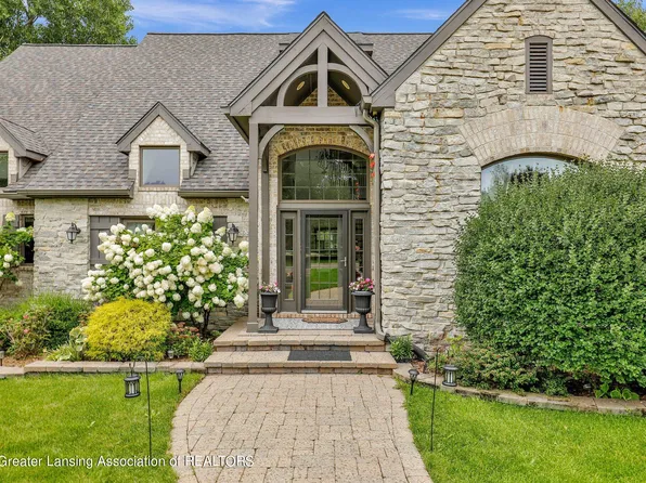3800 Chippendale Cir, Okemos, MI 48864
