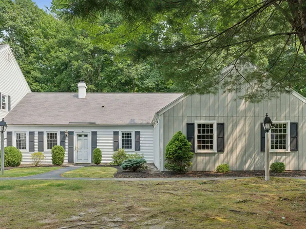 29 Colonial Village #29, Falmouth, ME 04105