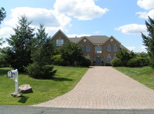 8 Beekman Ln, Hillsborough, NJ 08844