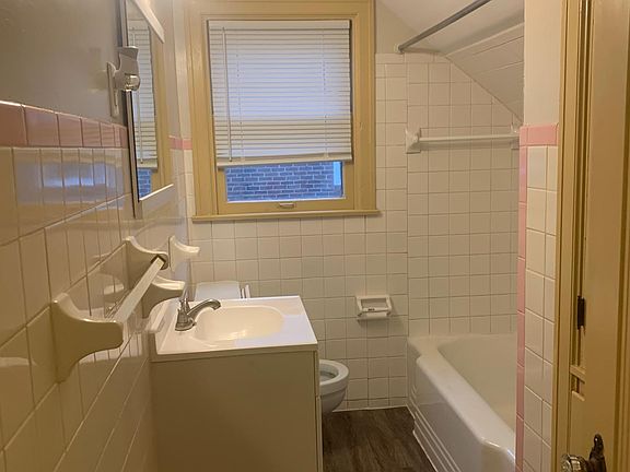 4th image of 4306 Chester Dr #2