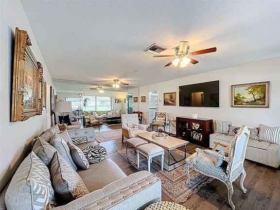 5th image of 9030 NW 17th Street