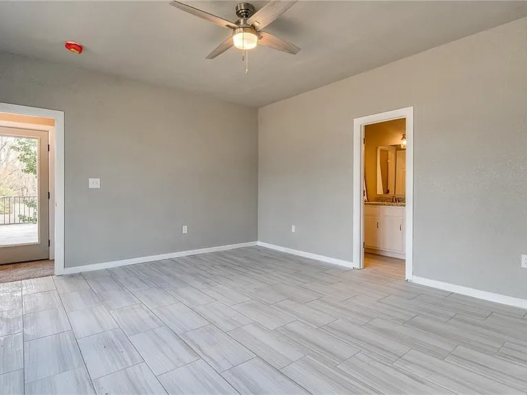 402 E Hemlock St — Photo 9