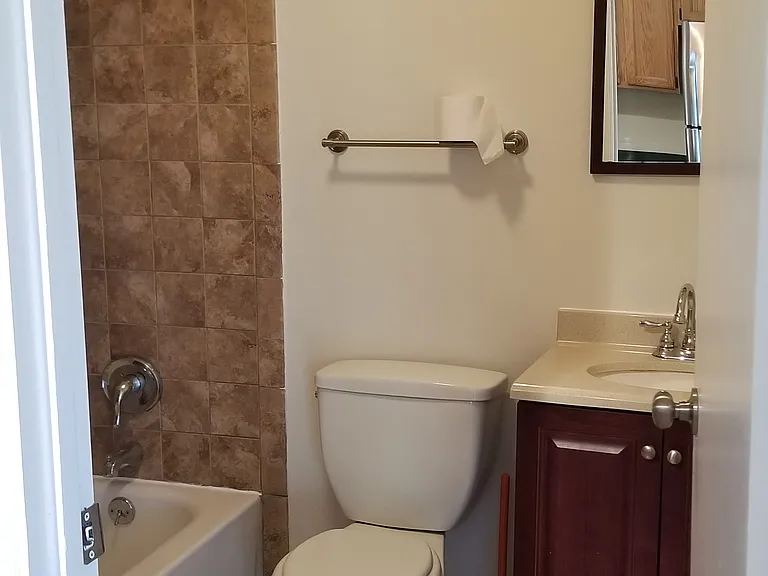 1825 W Thomas St #2F — Photo 2